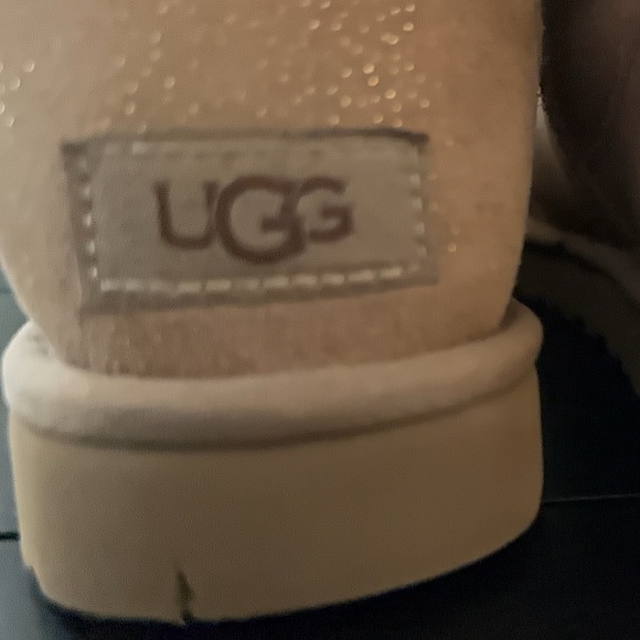 Women’s size 6 UGG boots very lightly worn. Sand color suede/gold fleck accent - Picture 5 of 13